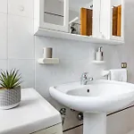 Comfortable With Parking & Terrace Apartmán *