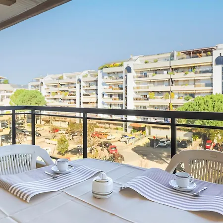 Apartament Comfortable With Parking & Terrace