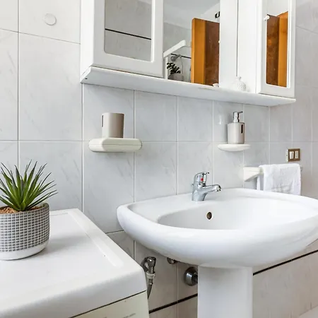 Comfortable With Parking & Terrace Daire *